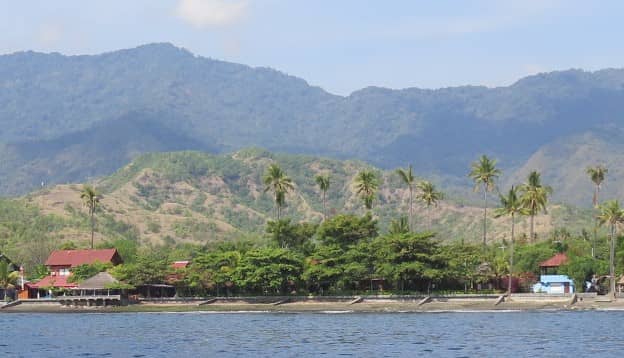 Bali Divecenter hinter Bäumen versteckt