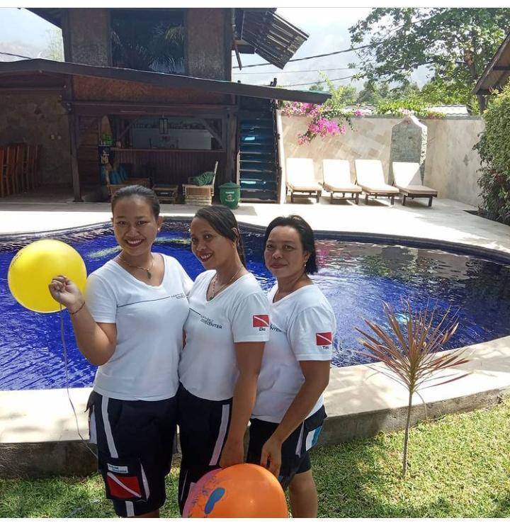 Mitarbeiterinnen des North Bali Divecenter