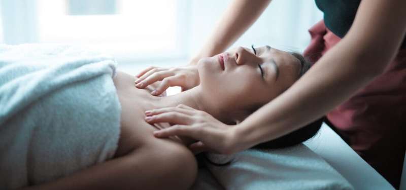 entspannung-1-e1658483416250 Entspannende Massage im Wellnessbereich